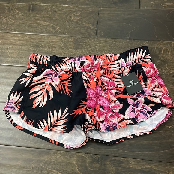 Volcom swim shorts - Picture 1 of 2